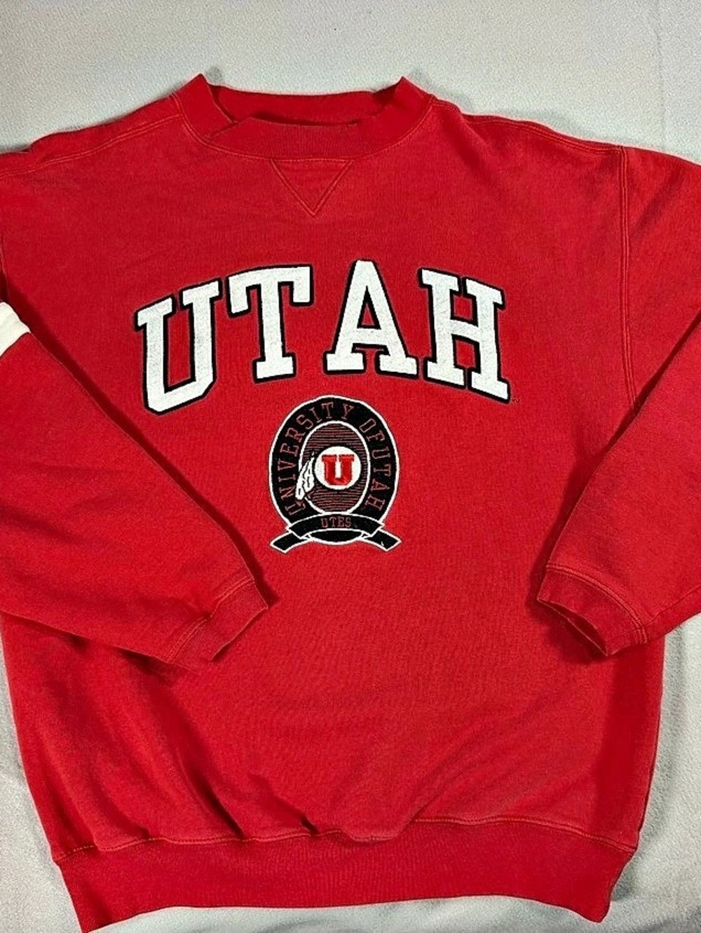 Varsity Classics Utah University sweatshirt Red White Color Block Size Medium